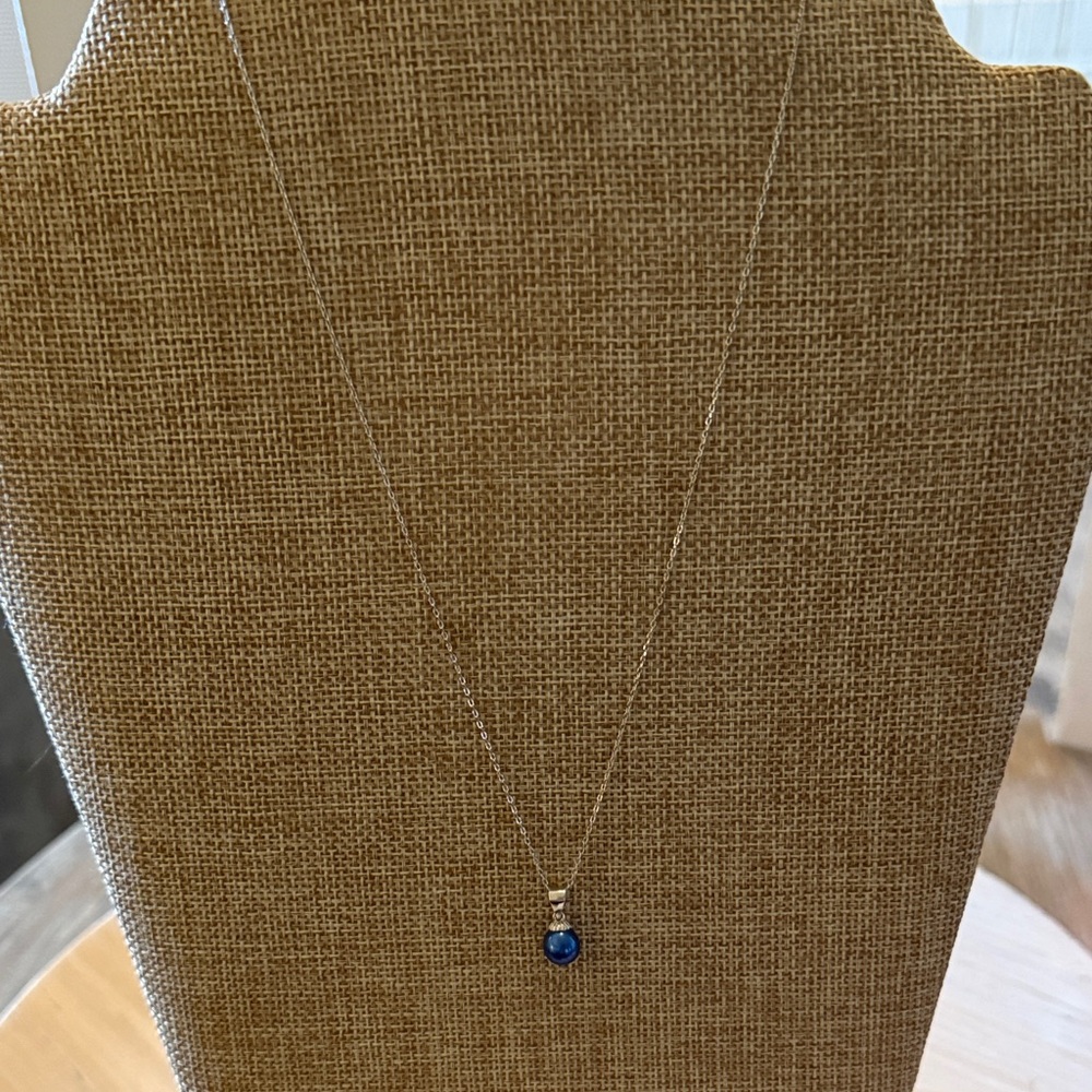 Elegant Blue Pendant Necklace